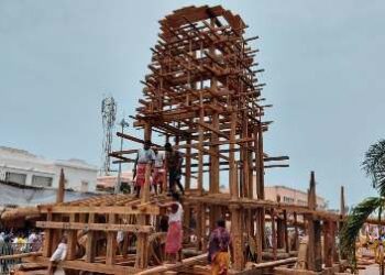 ତିନିରଥରେ ଘୋଡା ଲାଗିବା ପାଇଁ ଚାରପରିଛା ଫିଟିଙ୍ଗ