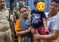 ଶ୍ରୀମନ୍ଦିର ରେ ହଜିଯାଇଥିବା ଶିଶୁପୁତ୍ର କୁ ପୋଲିସ ପିତାମାତା ଙ୍କୁ ହସ୍ତାନ୍ତର କଲା