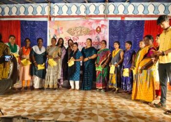 ନିଆରା ଢଙ୍ଗରେ ପାଳିତ ହେଲା ରଜ ଉତ୍ସବ ଝୁମର, ସାନିଟାରୀ ନ୍ୟାପକିନ୍ସ ବାଣ୍ଟି ସ୍ୱଚ୍ଛତାର ବାର୍ତ୍ତା ଦେଲେ ମହିଳା ସ୍ବେଚ୍ଛାସେବୀ