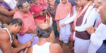ରଥଖଳାରେ ରଥନିର୍ମାଣ ଶୈଳୀ ଦେଖିଲେ ମୂଖ୍ଯମନ୍ତ୍ରୀ