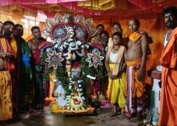 ରାଜସୁନାଖଳା ସ୍ନାନ ମଣ୍ଡପରେ ଗଜାନନ ବେଶରେ ଦର୍ଶନ ଦେଲେ ଚତୁର୍ଦ୍ଧାମୂର୍ତ୍ତି : ଶତାଧିକ ଭକ୍ତଙ୍କ ସମାଗମ