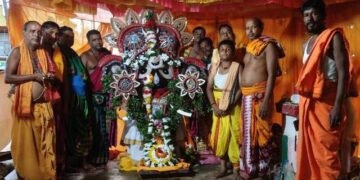 ରାଜସୁନାଖଳା ସ୍ନାନ ମଣ୍ଡପରେ ଗଜାନନ ବେଶରେ ଦର୍ଶନ ଦେଲେ ଚତୁର୍ଦ୍ଧାମୂର୍ତ୍ତି : ଶତାଧିକ ଭକ୍ତଙ୍କ ସମାଗମ
