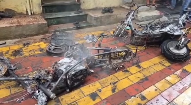 Pimpri-Chinchwad : E-scooters caught fire while charging; Three two-wheelers burnt, one seriously injured in building fire