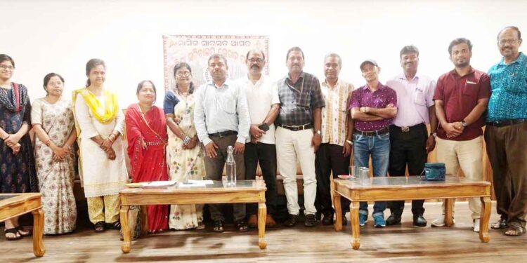ଓଡ଼ିଶା ସଚିବାଳୟ ଲେଖକ ପରିଷଦର ଜୁଲାଇ  ମାସର  ସାରସ୍ୱତ ଆସର ଅବସରରେ ବର୍ଷା ପାଇଁ କବିତା