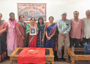 ଓଡ଼ିଶା ସଚିବାଳୟ ଲେଖକ ପରିଷଦର ଜୁନ ମାସର ସାରସ୍ୱତ ଆସର ଅବସରରେ ହାତ ଲେଖା ପତ୍ରିକା ପାହାଚ ଉନ୍ମୋଚିତ