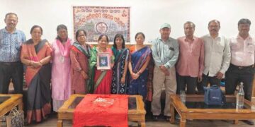 ଓଡ଼ିଶା ସଚିବାଳୟ ଲେଖକ ପରିଷଦର ଜୁନ ମାସର  ସାରସ୍ୱତ ଆସର ଅବସରରେ ହାତ ଲେଖା ପତ୍ରିକା ପାହାଚ ଉନ୍ମୋଚିତ
