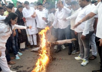 ପରୀକ୍ଷା ପ୍ରଶ୍ନପତ୍ର ଲିକ୍ ଘଟଣାକୁ ନେଇ ବିଜୁ ଯୁବ ଓ ଛାତ୍ର ଜନତା ଦଳର ବିକ୍ଷୋଭ କେନ୍ଦ୍ର ଶିକ୍ଷାମନ୍ତ୍ରୀ ଶ୍ରୀ ଧର୍ମେନ୍ଦ୍ର ପ୍ରଧାନଙ୍କ ଇସ୍ତଫା ଦାବି