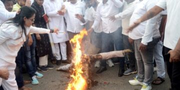 ପରୀକ୍ଷା ପ୍ରଶ୍ନପତ୍ର ଲିକ୍ ଘଟଣାକୁ ନେଇ ବିଜୁ ଯୁବ ଓ ଛାତ୍ର ଜନତା ଦଳର ବିକ୍ଷୋଭ କେନ୍ଦ୍ର ଶିକ୍ଷାମନ୍ତ୍ରୀ ଶ୍ରୀ ଧର୍ମେନ୍ଦ୍ର ପ୍ରଧାନଙ୍କ ଇସ୍ତଫା ଦାବି