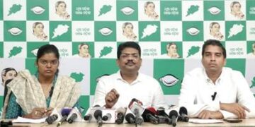 ତ୍ରୁଟିପୂର୍ଣ୍ଣ ବହିକୁ ନେଇ ବର୍ଷିଲା
