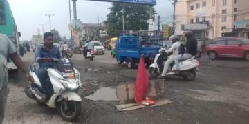 ଫୁଲନଖରା ନିଆଳି ମାଧବ ୬୦ ନମ୍ୱର ରାଜ୍ୟ ରାଜପଥ ମରଣଯନ୍ତା ପାଲଟିଛି : ୪ ଲେନ ରାସ୍ତା ପାଇଁ ଦାବୀ