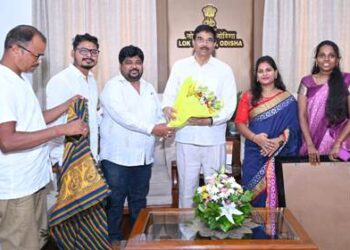ତିନି ଦଫା ଦାବିକୁ ନେଇ ମାନ୍ୟବର ରାଜ୍ୟପାଳଙ୍କୁ ଭେଟିଲେ ସାମାଜିକ କର୍ମୀ
