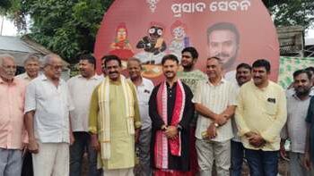 ପାରଳାଖେମୁଣ୍ଡି କଳା ସଂସ୍କୃତି ଟ୍ରଷ୍ଟ ପକ୍ଷରୁ ବିଶାଳ ପ୍ରସାଦ ସେବନ କାର୍ଯ୍ୟକ୍ରମ, ହଜାର ହଜାର ଶ୍ରଦ୍ଧାଳୁଙ୍କ ସମାଗମ