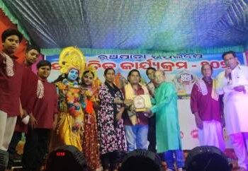 ରଥଯାତ୍ରା ପାଳନ ଉପଲକ୍ଷେ ଚତୁର୍ଥ ସନ୍ଧ୍ୟାରେ ମାଁ କୁରେଇଶୁଣୀ ଭଜନ ସଙ୍ଘ ର ଭଜନ ପରିବେଷଣ