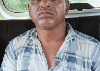 ଅନ୍ତୋଦ୍ୱୟ ଗୃହ ଯୋଜନାରେ ଲାଂଚ ନେବାବେଳେ ପିଇଓଙ୍କୁ ଭିଜିଲାନ୍ସ ଧରିଲା