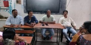 ଶିକ୍ଷକ ସଂଘ ଓ ଗୋଷ୍ଠୀ ଶିକ୍ଷା ଅଧିକାରୀ ଙ୍କ ମଧ୍ୟରେ ଉପୁଜିଥିବା ମତଭେଦ ଦୂର ପାଇଁ ବୈଠକ