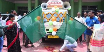 ନୟାଗଡ଼ ଜିଲ୍ଲାପାଳଙ୍କ କାର୍ଯ୍ୟାଳୟରେ ‘ପ୍ରଧାନମନ୍ତ୍ରୀ ଫସଲ ବୀମା ଯୋଜନା’ ସଚେତନତା ରଥର