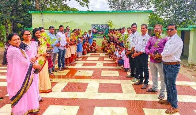 ଶ୍ରୀବନ୍ତଦେଇପୁର ସରକାରୀ ଉନ୍ନୀତ ଉଚ୍ଚ ବିଦ୍ୟାଳୟରେ ବନ ମହୋତ୍ସବ ସପ୍ତାହ ପାଳିତ
