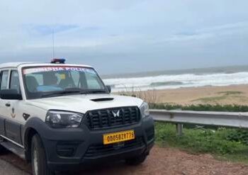 ପୁରୀ ପୋଲିସର ତତ୍ପରତାରେ ସମୁଦ୍ରରେ ଫସିଥିବା ଆନ୍ଧ୍ରପ୍ରଦେଶର ୧୦ ଜଣ ମତ୍ସ୍ୟଜୀବୀଙ୍କ ସୁରକ୍ଷିତ ଉଦ୍ଧାର