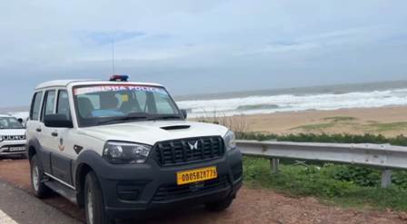 ପୁରୀ ପୋଲିସର ତତ୍ପରତାରେ ସମୁଦ୍ରରେ ଫସିଥିବା ଆନ୍ଧ୍ରପ୍ରଦେଶର ୧୦ ଜଣ ମତ୍ସ୍ୟଜୀବୀଙ୍କ ସୁରକ୍ଷିତ ଉଦ୍ଧାର