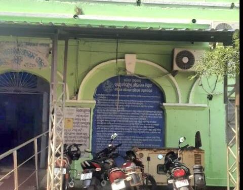 ସାତଦିନ ହେଲାଣି ସବରେଜିଷ୍ଟର ରେକର୍ଡ ରୁମ ତାଲା