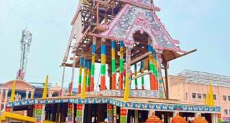 ୪ ଦିନ ପରେ ବିଶ୍ବପ୍ରସିଦ୍ଧ ରଥଯାତ୍ରା : ତିନିରଥରେ କଳସ ଓ ଓଲଟଶୁଆ ସ୍ଥାପନ – ରଥ ନିର୍ମାଣ ଏବେ ଶେଷ ପର୍ଯ୍ଯାୟରେ