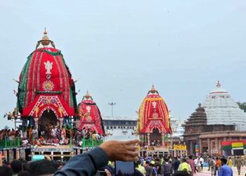 ଅଳ୍ପ ଗଡି ତିନିରଥ ରହିଲା : ମରଚିକୋଟ ତାଳଧ୍ବଜ, ଶ୍ରୀମନ୍ଦିର କାର୍ଯ୍ଯାଳୟରେ ଦର୍ପଦଳନ ସିଂହଦ୍ୱାର ଠାରେ ନନ୍ଦିଘୋଷ ଅଟକିଛି