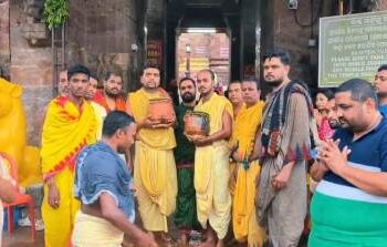 ଅସୁସ୍ଥ ଶ୍ରୀବିଗ୍ରହଙ୍କୁ ଲାଗିହେଲା ଫୁଲରୀ ତେଲ