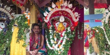 ରଣପୁର ଚକାଶିଳା କ୍ଷେତ୍ରରେ ଲକ୍ଷାଧିକ ଭକ୍ତ ରୂପା ବେଶ ରେ ସଜେଇ ହେଲେ ତିନି ଠାକୁର ଶ୍ରୀଜିଉଙ୍କ ଦର୍ଶନ ପାଇ ପ୍ରବଳ ଭିଡ