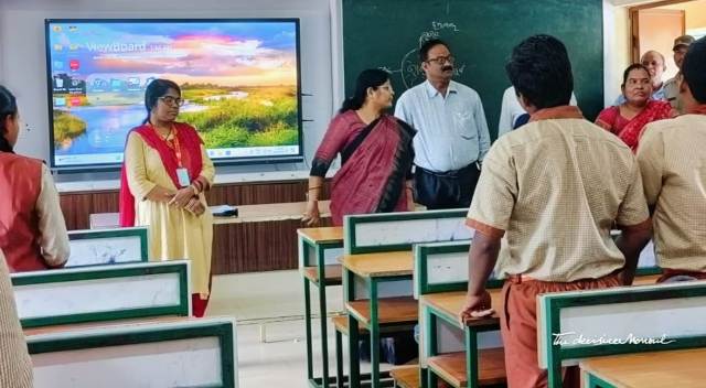 ନୟାଗଡ ଜିଲ୍ଲାପାଳଙ୍କ ଅଚାନକ ବିଦ୍ୟାଳୟ ପରିଦର୍ଶନ, ଛାତ୍ର ଛାତ୍ରୀଙ୍କ ମନରେ ଉତ୍ସାହର ଲହରୀ