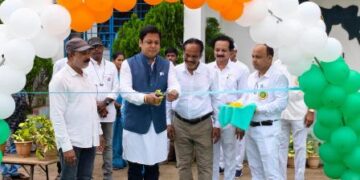 ବାଣପୁର ବିଜ୍ଞପିତ ଅଞ୍ଚଳ ପରିଷଦର ଜନସାଧାରଣଙ୍କ ସୁଖଦୁଃଖ ପଚାରି ବୁଝିବା ସହ ସେମାନଙ୍କ ସମସ୍ୟା ଓ ଆବଶ୍ୟକତା ସମ୍ପର୍କରେ ଆଲୋଚନା କଲେ – ଦେବୀ ପ୍ରସାଦ ମିଶ୍ର