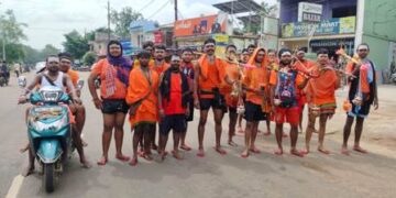 ଶ୍ରାବଣୀ ଯାତ୍ରାରେ ଜଳାଭିଷେକ କରିବା ପାଇଁ ୨୦ ଜଣ କାଉଡିଆ ଙ୍କ ଦେବଗିରି ଶୈବପୀଠ କୁ ପଦଯାତ୍ରା