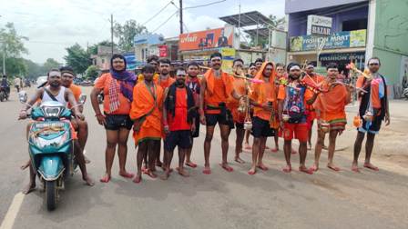 ଶ୍ରାବଣୀ ଯାତ୍ରାରେ ଜଳାଭିଷେକ କରିବା ପାଇଁ ୨୦ ଜଣ କାଉଡିଆ ଙ୍କ ଦେବଗିରି ଶୈବପୀଠ କୁ ପଦଯାତ୍ରା