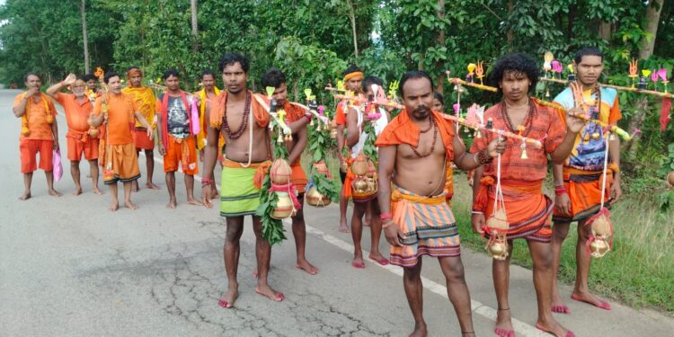 ଶ୍ରାବଣ ଶେଷ ସୋମବାରରେ ଜଳାଭିଷେକ ପାଇଁ ଜାଲେଶପଟ୍ଟାର ଜଳେଶ୍ୱରରେ କାଉଡ଼ିଆଙ୍କ ପ୍ରବଳ ଭିଡ଼