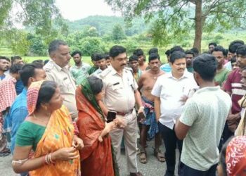 ଦୁର୍ଘଟଣା ସମ୍ପର୍କରେ ବୁଝିବା ସହ ପରିବାରକୁ ଆଶ୍ଵସନା ଦେଲେ ଦଶପଲ୍ଲା ବିଧାୟକ