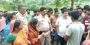 ଦୁର୍ଘଟଣା ସମ୍ପର୍କରେ ବୁଝିବା ସହ ପରିବାରକୁ ଆଶ୍ଵସନା ଦେଲେ ଦଶପଲ୍ଲା ବିଧାୟକ