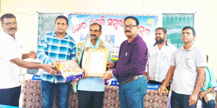 ନିଜ ଉପରେ ବିଶ୍ୱାସ ରଖି ନିଜର ସର୍ବଶ୍ରେଷ୍ଠ ପ୍ରଚେଷ୍ଟା ଜାରି ରଖିଲେ ସବୁକିଛି ପରିବର୍ତ୍ତନ କରାଯାଇପାରିବ : ବ୍ଲକ୍ ଶିକ୍ଷା ଅଧିକାରୀ