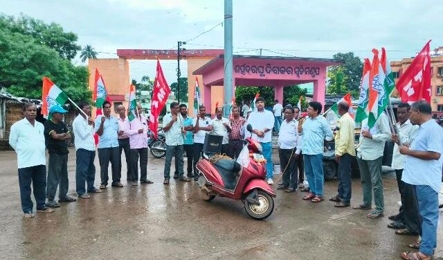 ଖଣି ଓ ଖଣିଜ ପଦାର୍ଥ ବିକାଶ ଓ ନିୟମାବଳି ସଂଶୋଧନ ଆଇନ – 2026 ତୁରନ୍ତ ପ୍ରତ୍ୟାହାର ଦାବୀରେ ରଣପୁରରେ କଂଗ୍ରେସ, ସିପିଆଇ (ଏମ) ଓ ସମାଜବାଦୀ ପାର୍ଟି ତରଫରୁ ପ୍ରତିବାଦ