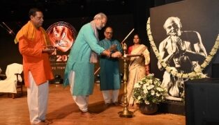 ୩୨ତମ ଗୁରୁ କେଳୁଚରଣ ମହାପାତ୍ର ପୁରସ୍କାର ଉତ୍ସବର ଭବ୍ୟ ସମାପନ, ପ୍ରତିଷ୍ଠିତ ପୁରସ୍କାର ପ୍ରଦାନ ସମାରୋହ ସହିତ ସୃଜନ ଅନୁଷ୍ଠାନର ଶିଳ୍ପୀମାନଙ୍କ ଦ୍ୱାରା ମନୋମୁଗ୍ଧକର ପ୍ରସ୍ତୁତି “ମାଟି”