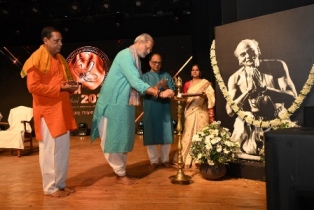 ୩୨ତମ ଗୁରୁ କେଳୁଚରଣ ମହାପାତ୍ର ପୁରସ୍କାର ଉତ୍ସବର ଭବ୍ୟ ସମାପନ, ପ୍ରତିଷ୍ଠିତ ପୁରସ୍କାର ପ୍ରଦାନ ସମାରୋହ ସହିତ ସୃଜନ ଅନୁଷ୍ଠାନର ଶିଳ୍ପୀମାନଙ୍କ ଦ୍ୱାରା ମନୋମୁଗ୍ଧକର ପ୍ରସ୍ତୁତି “ମାଟି”