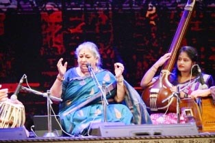 Celebrated Vocalist Vidushi Shubha Mudgal regales the audience at the 32nd Guru Kelucharan Mohapatra Award Festival