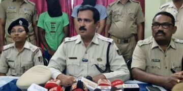 ବେଣ୍ଟ ଠାରୁ ମିଳିଥିବା ନର କଂକାଳର ଦୁଇ ଜଣ ହତ୍ୟାକାରୀଙ୍କୁ ପୁଲିସ ଗିରଫ କରିଛି ଓ ତାହା ଦିବ୍ୟପ୍ରକାଶ ଙ୍କର ବୋଲି ପୁଲିସ ଦୃଢତାର ସହ କହୁଛି