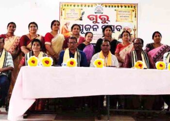 ପାରଳାଖେମୁଣ୍ଡି ସ୍ଥିତ ମହେନ୍ଦ୍ରଗିରି ପୌର ସରକାରୀ ଉଚ୍ଚ ବିଦ୍ୟାଳୟରେ ଗୁରୁ ପୂଜନ ସମାରୋହ