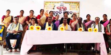 ପାରଳାଖେମୁଣ୍ଡି ସ୍ଥିତ ମହେନ୍ଦ୍ରଗିରି ପୌର ସରକାରୀ ଉଚ୍ଚ ବିଦ୍ୟାଳୟରେ ଗୁରୁ ପୂଜନ ସମାରୋହ