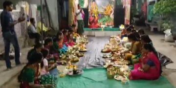 ପାରଳାଖେମୁଣ୍ଡି ସହରର ଗୁଣ୍ଟୁଆରୀ ସାହିରେ ଗଣେଶ ପୂଜା ଅବସରରେ କୁଙ୍କୁମ ପୂଜା ୫୦ରୁ ଊର୍ଦ୍ଧ୍ୱ ମହିଳାଙ୍କ ସକ୍ରିୟ ଅଂଶଗ୍ରହଣ