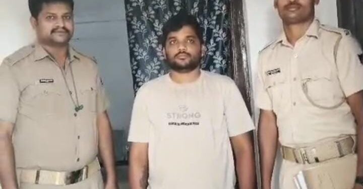 ୧୬ ଲକ୍ଷ ଟଙ୍କା ଠକେଇ ମାମଲାରେ ପାରଳା ପୋଲିସ ଦ୍ୱାରା ଜଣେ ଯୁବକ ଗିରଫ