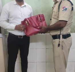 ରେଳମଦଦ୍ ମାଧ୍ୟମରେ ଯାତ୍ରୀଙ୍କ ମୂଲ୍ୟବାନ ସାମଗ୍ରୀ ସୁରକ୍ଷିତ ଉଦ୍ଧାର