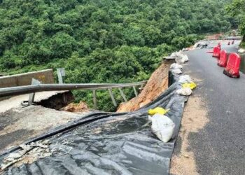 ଲଗାଣ ବର୍ଷାରେ କଳିଙ୍ଗା ଘାଟିରେ ଭୁଶୁଡ଼ିଲା ନିର୍ମାଣାଧୀନ ଗାର୍ଡୱାଲ୍‌, ଅନିର୍ଦ୍ଧିଷ୍ଟ କାଳ ପାଇଁ ସିଲ୍‌ ହେଲା ଘାଟି ରାସ୍ତା