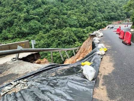 ଲଗାଣ ବର୍ଷାରେ କଳିଙ୍ଗା ଘାଟିରେ ଭୁଶୁଡ଼ିଲା ନିର୍ମାଣାଧୀନ ଗାର୍ଡୱାଲ୍, ଅନିର୍ଦ୍ଧିଷ୍ଟ କାଳ ପାଇଁ ସିଲ୍ ହେଲା ଘାଟି ରାସ୍ତା