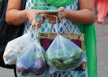 ସ୍ଥାଣୁ ପାଲଟିଛି ପ୍ରଶାସନ, ଖଣ୍ଡପଡ଼ା ଅଞ୍ଚଳରେ ଅବାଧରେ ଚାଲିଛି ପଲିଥିନ କାରବାର