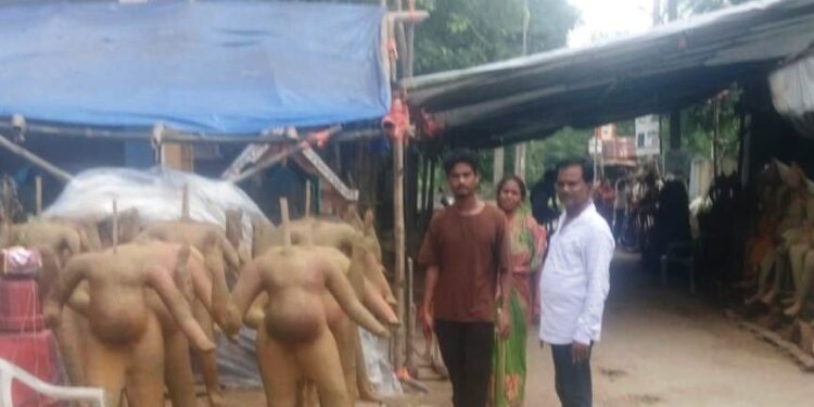 ପାର୍ବଣଋତୁ ଆଗମନରେ ଚଳଚଞ୍ଚଳ ମୂର୍ତ୍ତିକାରିଗର : ମିଳୁନି ପ୍ରୋତ୍ସାହନ, ବୁଡ଼ି ବାକୁ ବସିଲାଣି ପାରମ୍ପରିକ କୌଳିକ ବୃତ୍ତି